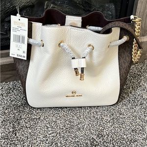 Michael Kors colorblock Phoebe bucket